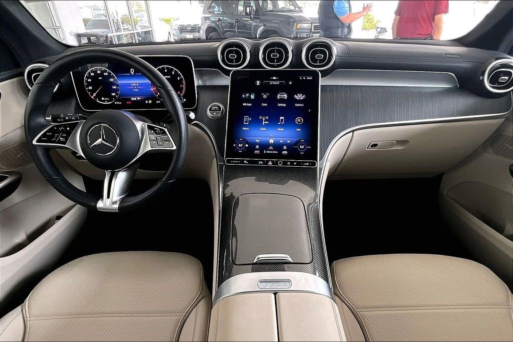 Used 2024 Mercedes-Benz GLC 300 image 7