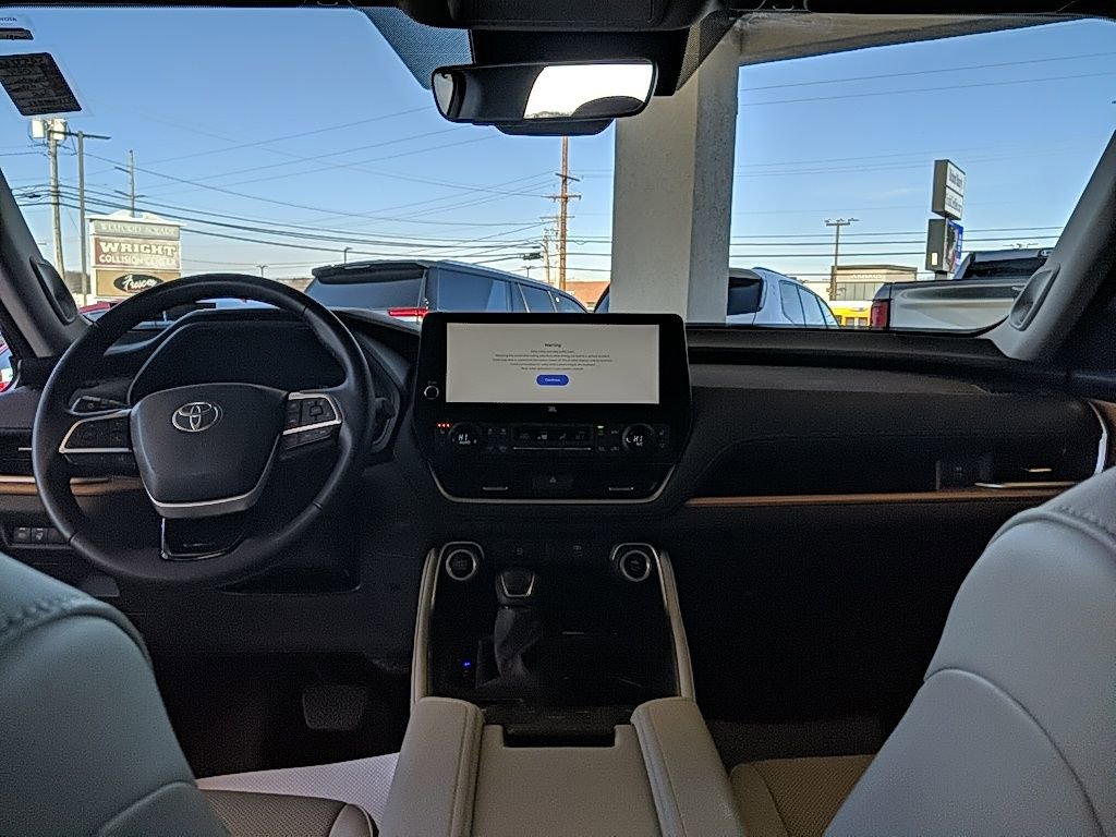Used 2024 Toyota Grand Highlander Limited image 15