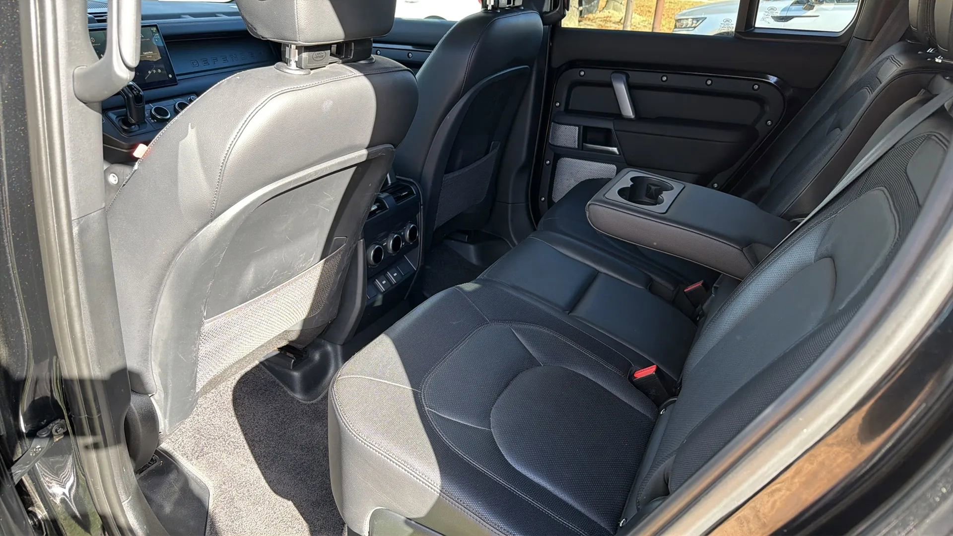 Used 2024 Land Rover Defender 130 X-Dynamic SE image 21