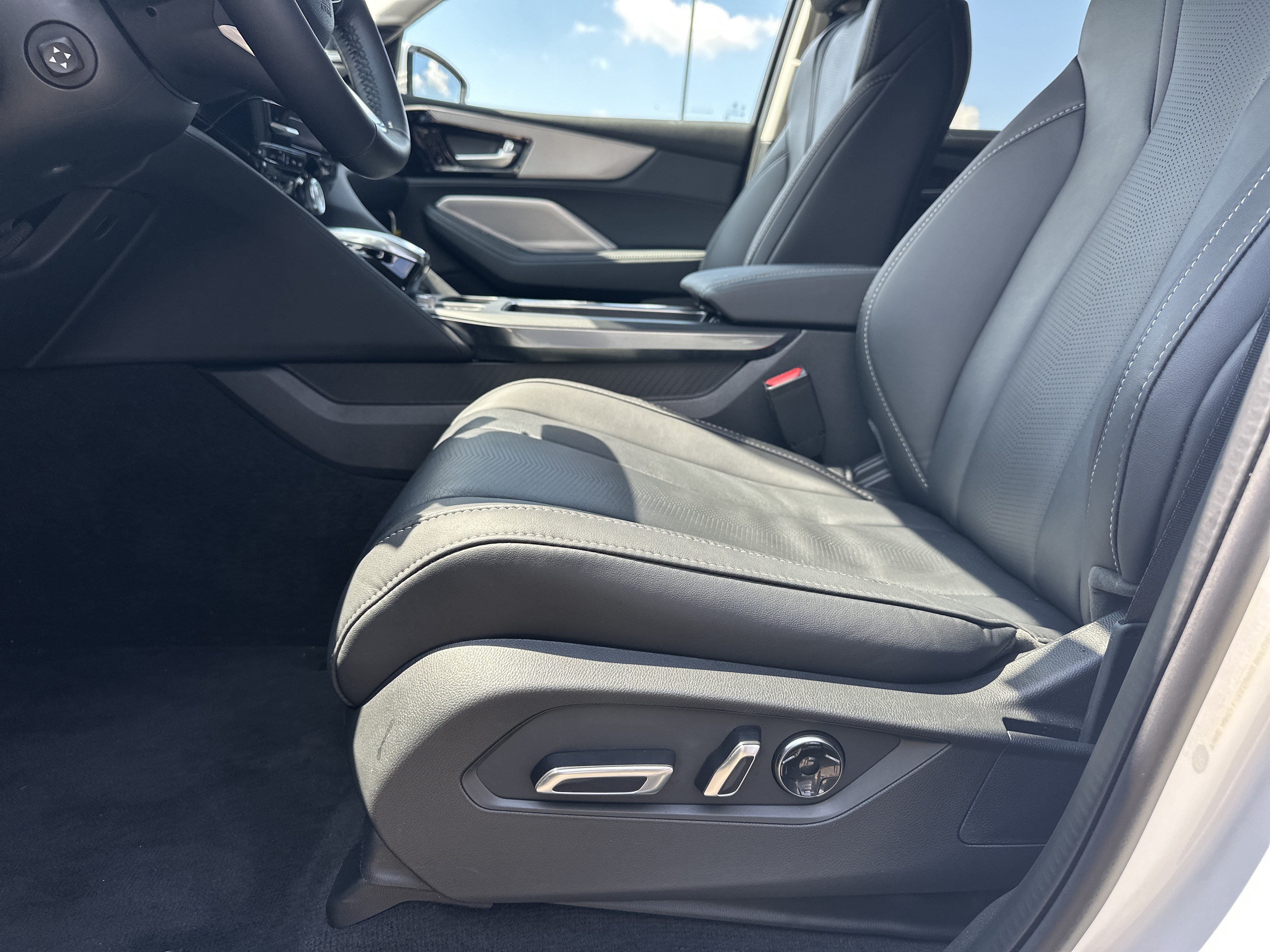 Certified 2026 Acura MDX w/ Technology Package FWD image 9