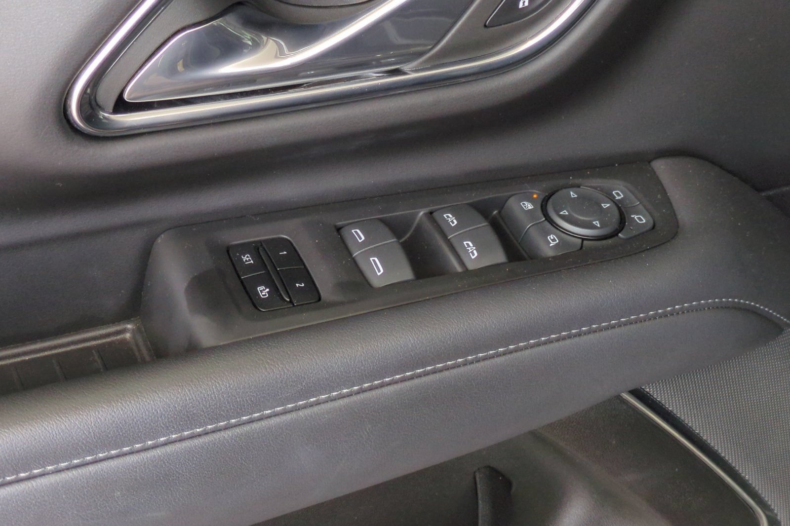 Used 2023 Chevrolet Tahoe Z71 w/ Luxury Package AWD/4WD image 11
