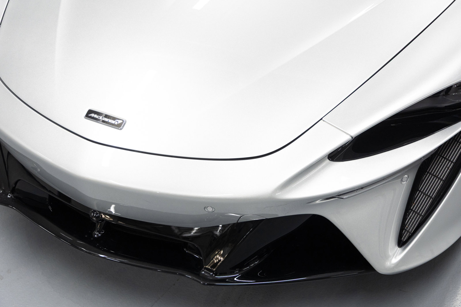 Used 2023 McLaren Artura image 25