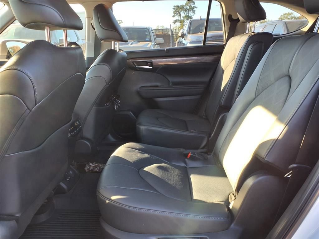 Used 2025 Toyota Highlander Platinum image 13