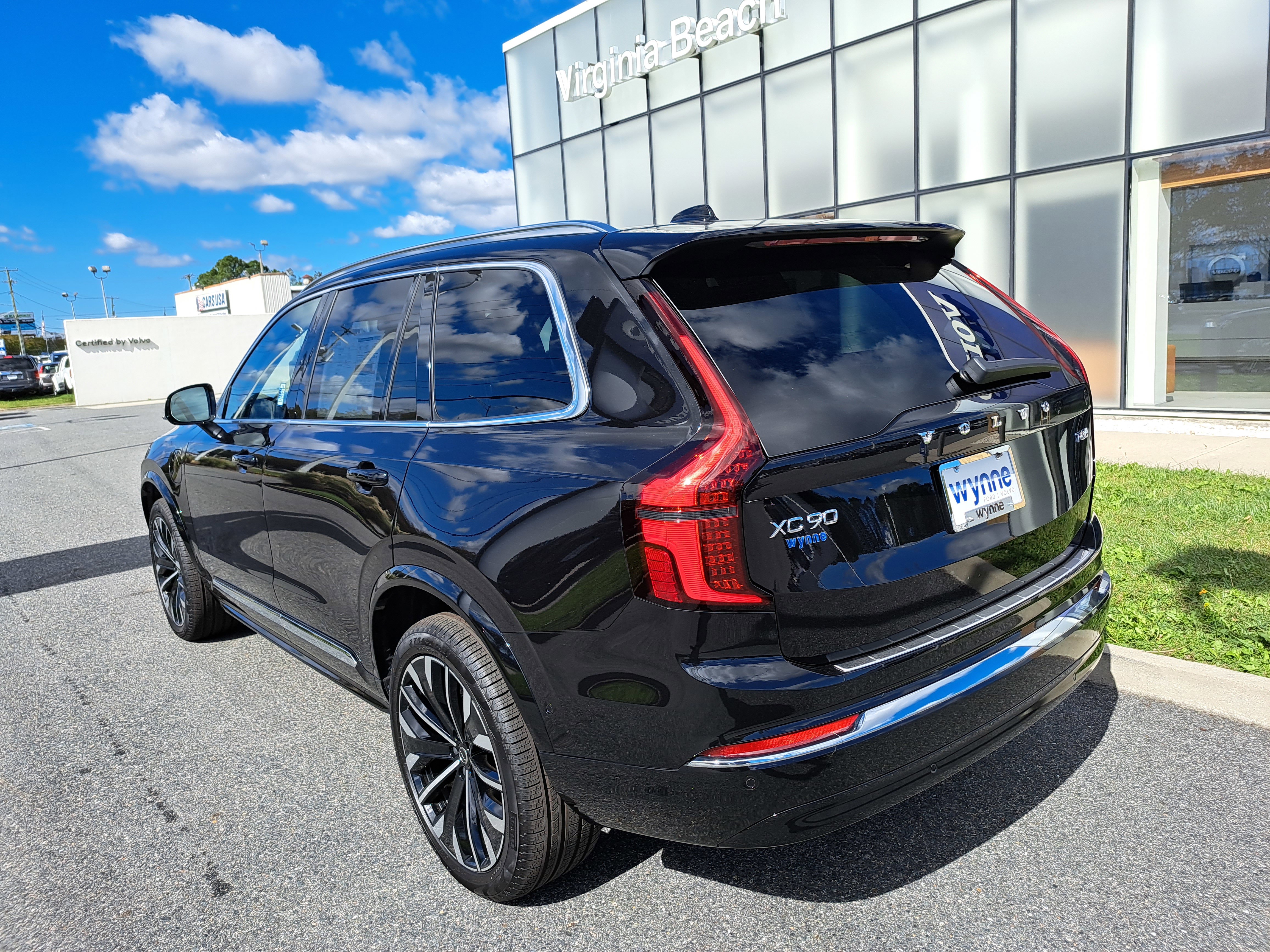 New 2025 Volvo XC90 T8 Plus w/ Protection Package Premier AWD/4WD image 4