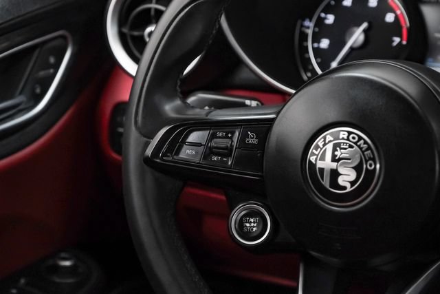 Used 2020 Alfa Romeo Giulia w/ Nero Edizione RWD image 18