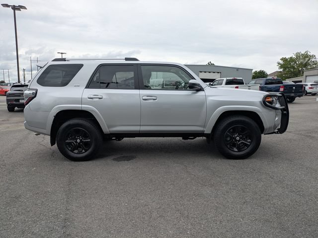 Used 2019 Toyota 4Runner SR5 AWD/4WD image 3