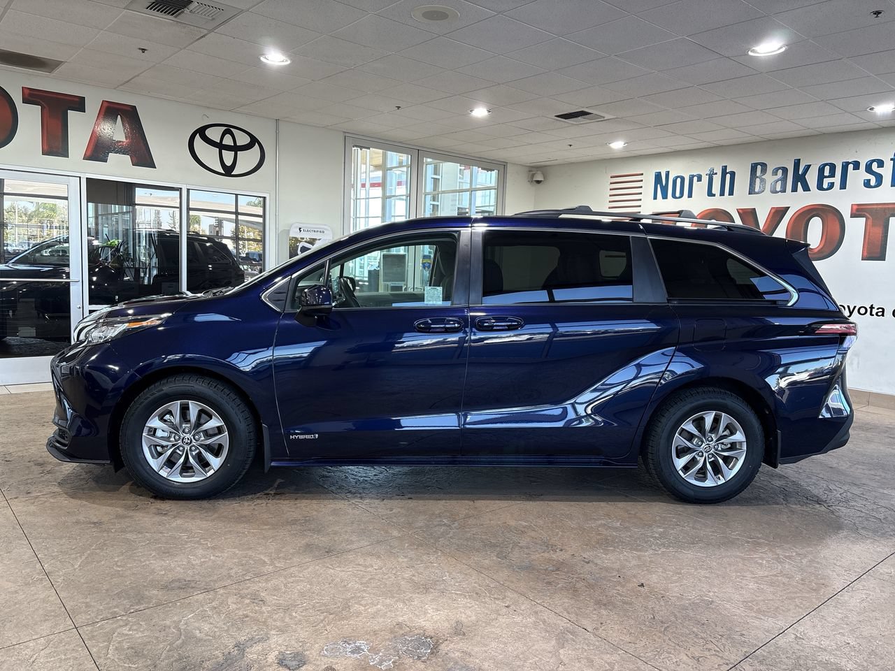 Certified 2021 Toyota Sienna LE FWD image 7