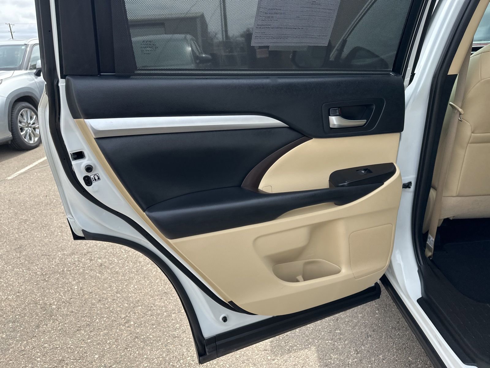 Used 2019 Toyota Highlander XLE AWD/4WD image 24