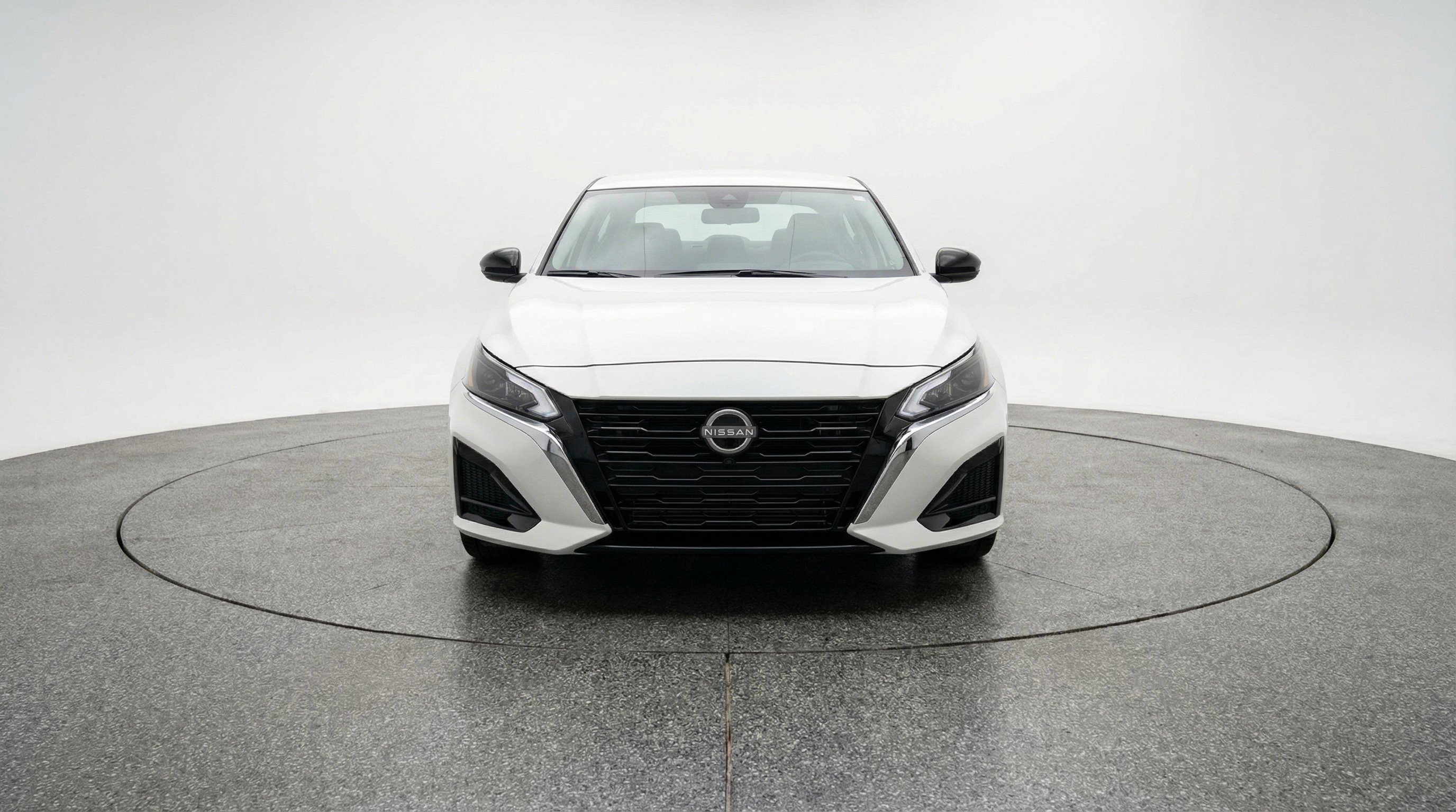 Used 2025 Nissan Altima 2.5 SV image 2