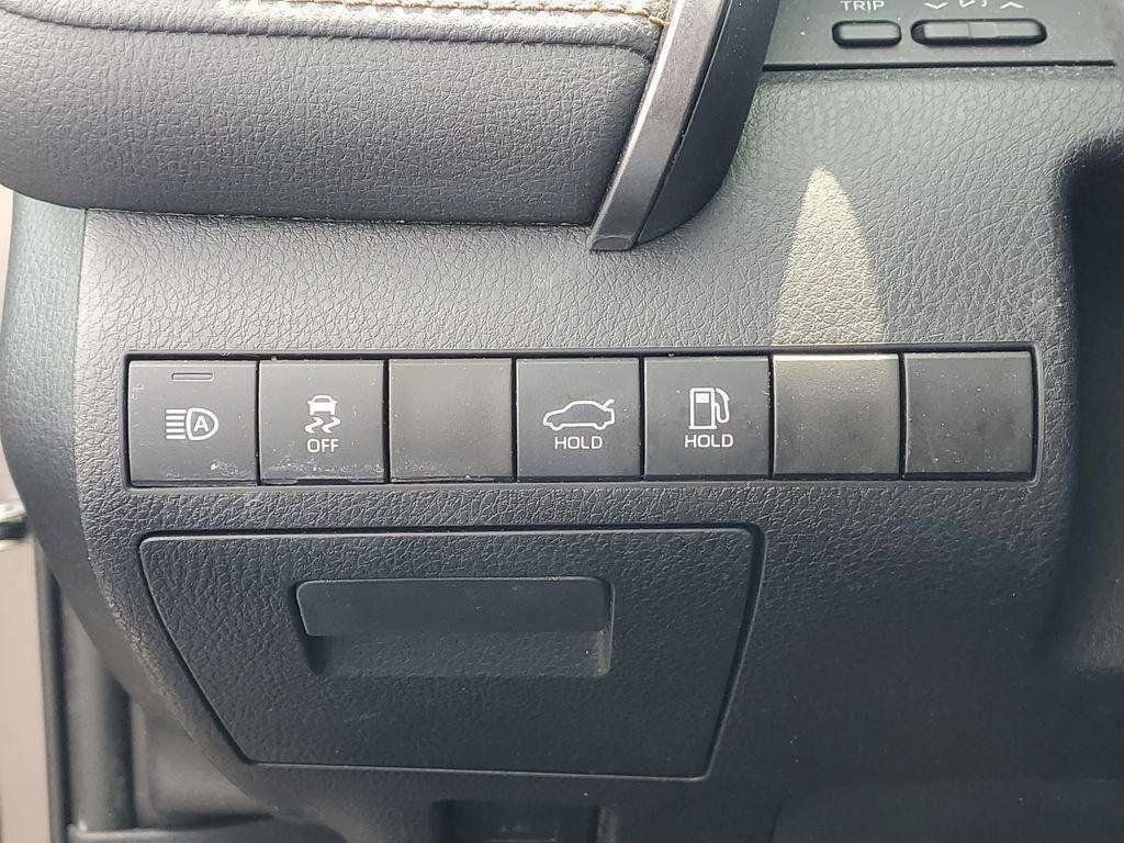 Used 2020 Toyota Camry LE AWD/4WD image 8