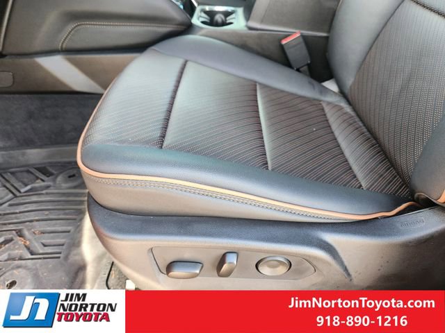 Used 2025 GMC Canyon AT4 w/ Technology Plus Package image 25