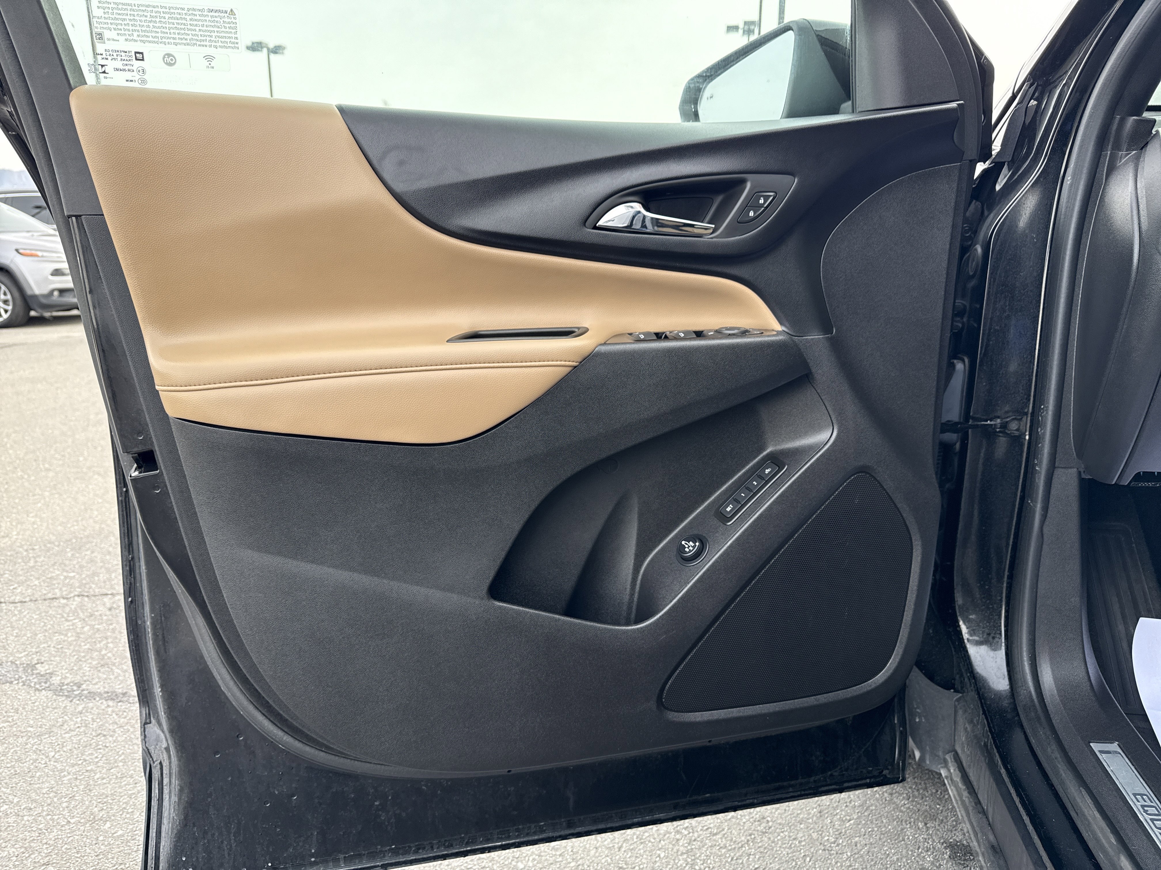 Used 2023 Chevrolet Equinox Premier image 10