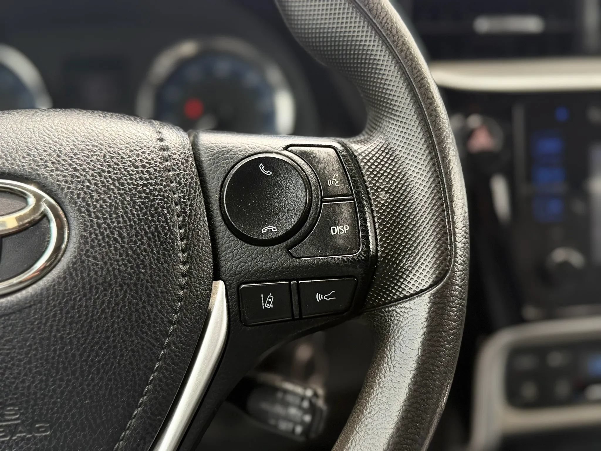 Used 2017 Toyota Corolla LE FWD image 28