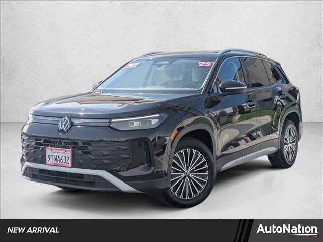Used 2025 Volkswagen Tiguan S w/ 18" Wheel Package FWD image 1