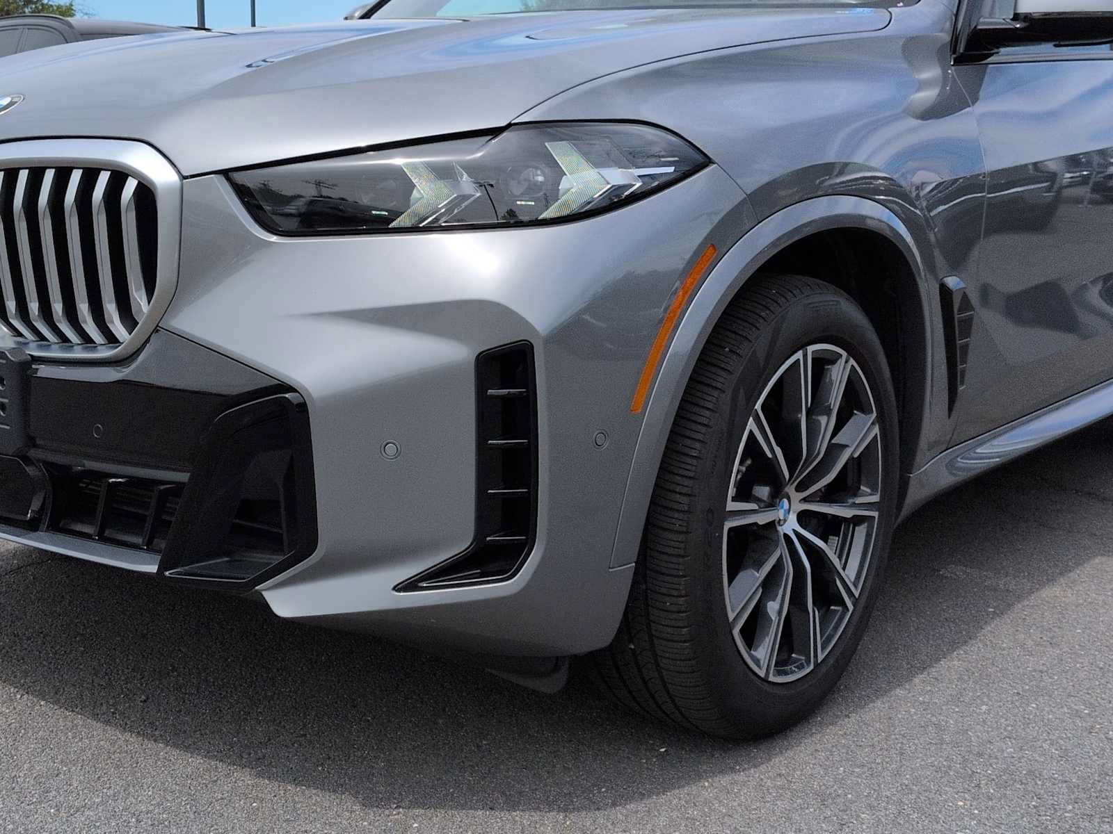 Used 2024 BMW X5 xDrive40i w/ M Sport Package AWD/4WD image 11