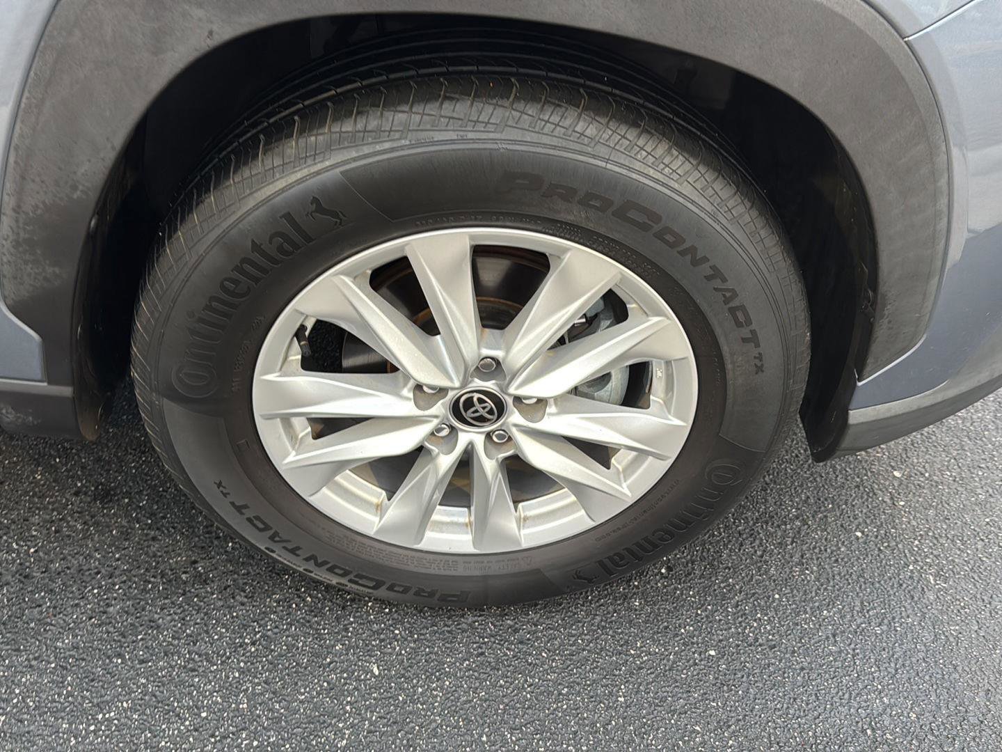 Certified 2022 Toyota Corolla Cross LE image 32