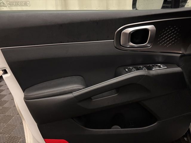 Used 2025 Kia Sorento EX image 16