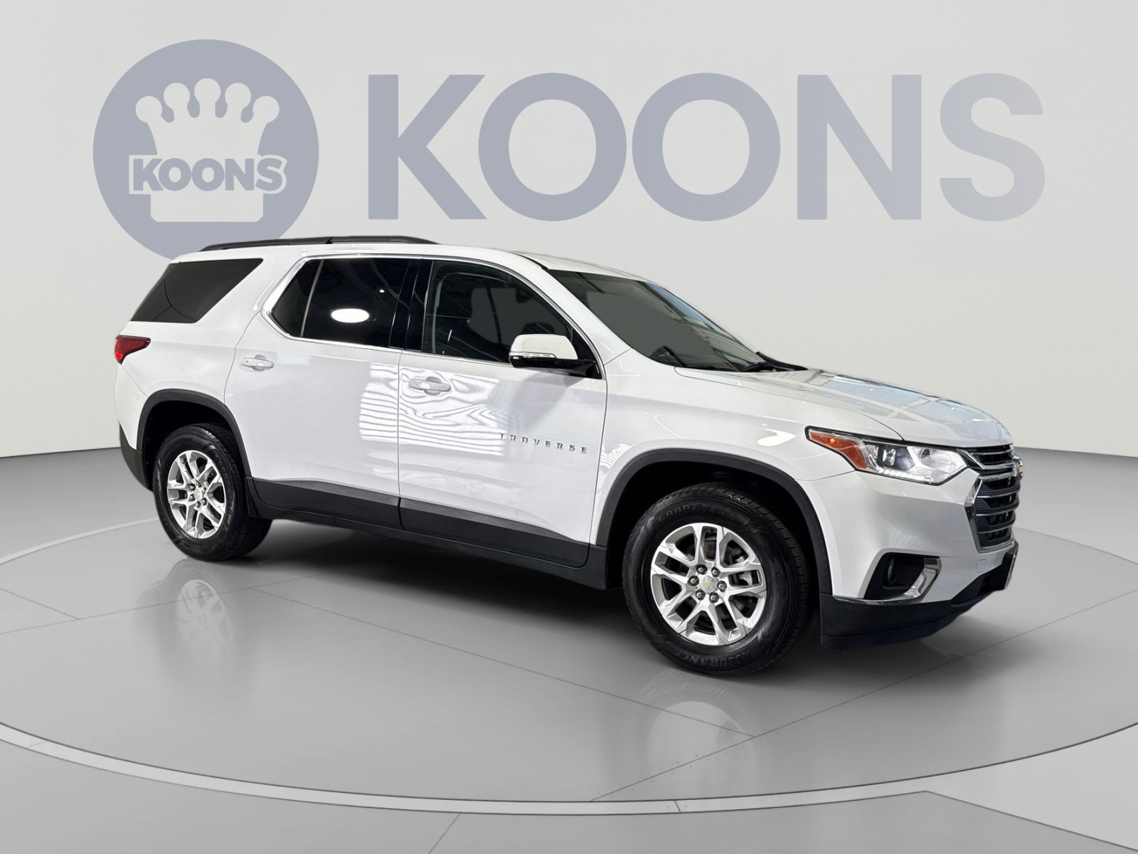 Used 2019 Chevrolet Traverse LT FWD image 2