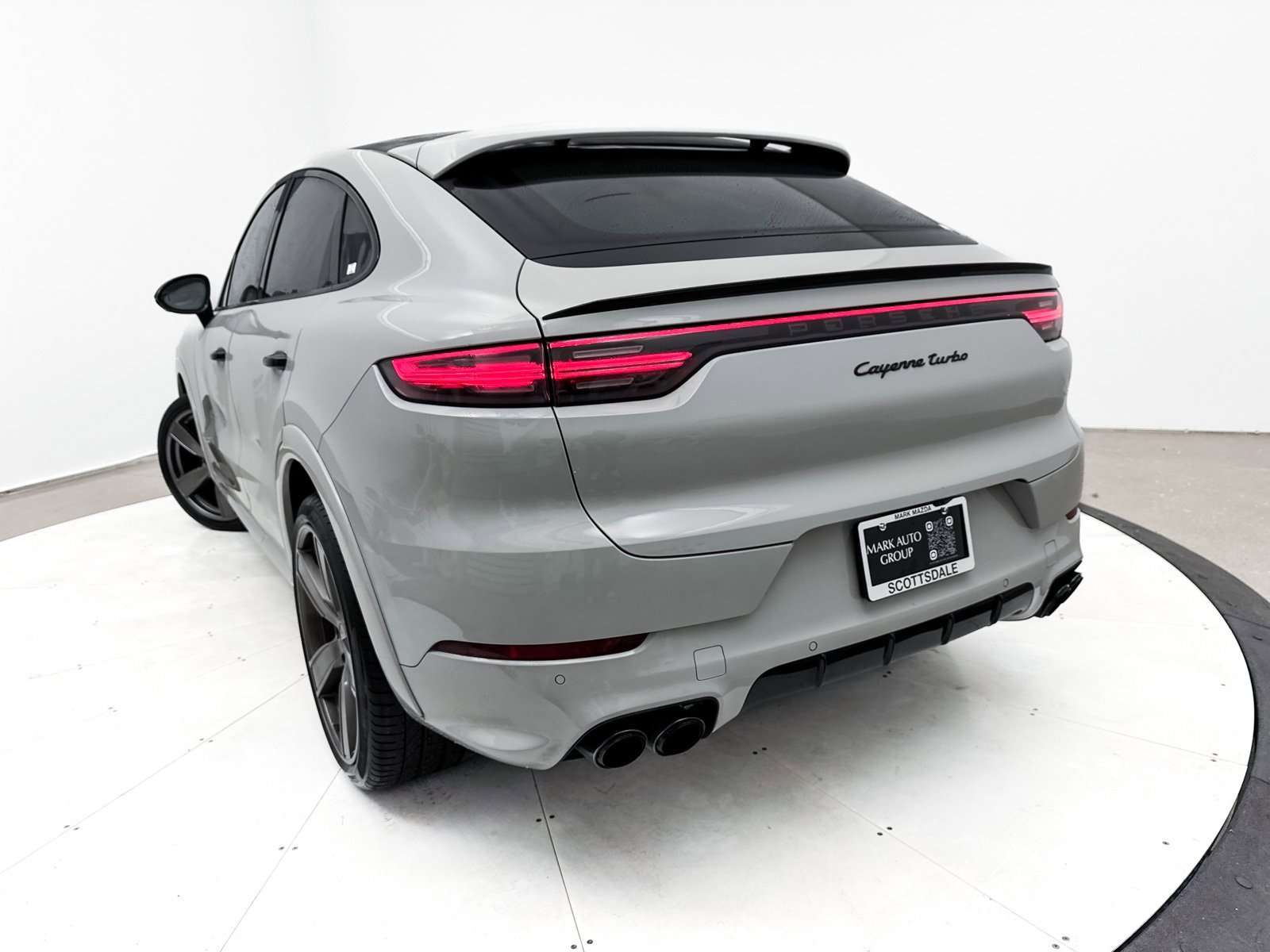 Used 2022 Porsche Cayenne Turbo image 11