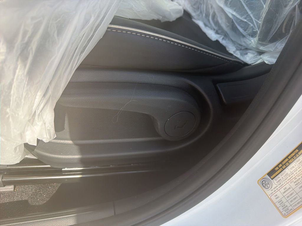 Used 2025 Hyundai Venue Limited FWD image 15