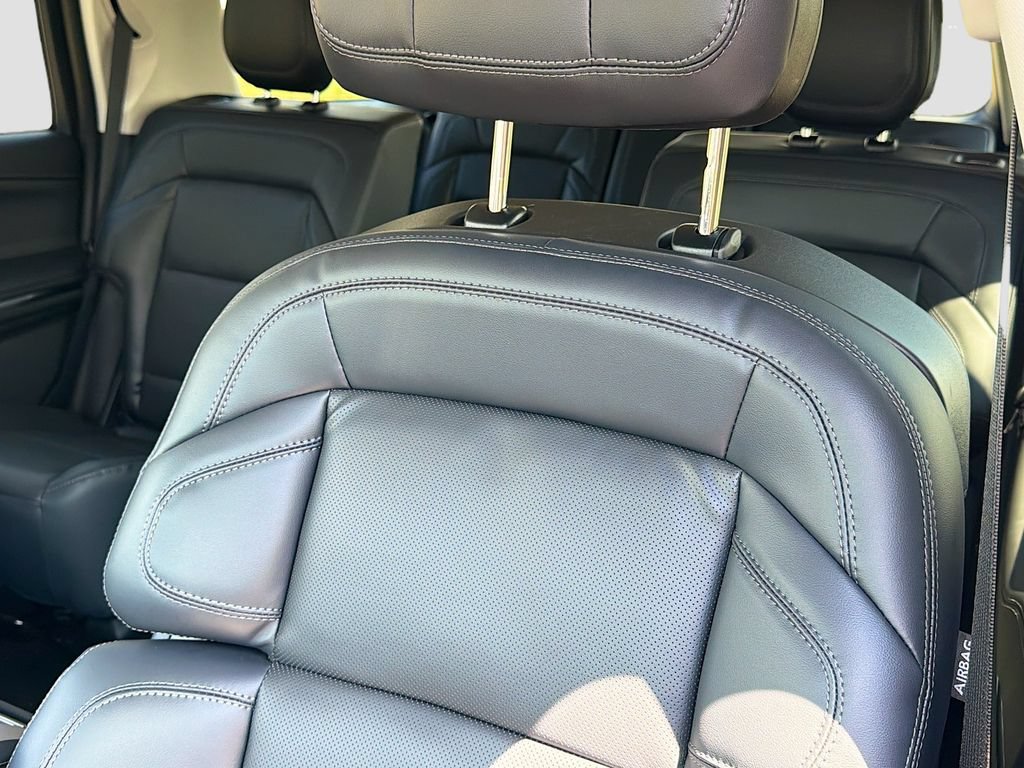 Used 2026 Lincoln Navigator Premiere AWD/4WD image 22