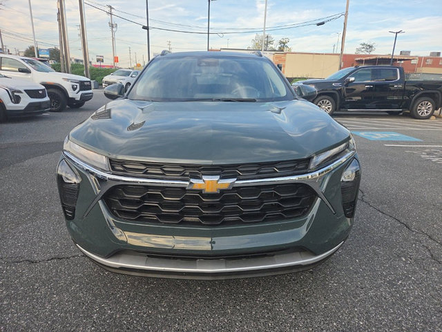 Used 2026 Chevrolet Trax LT FWD image 2