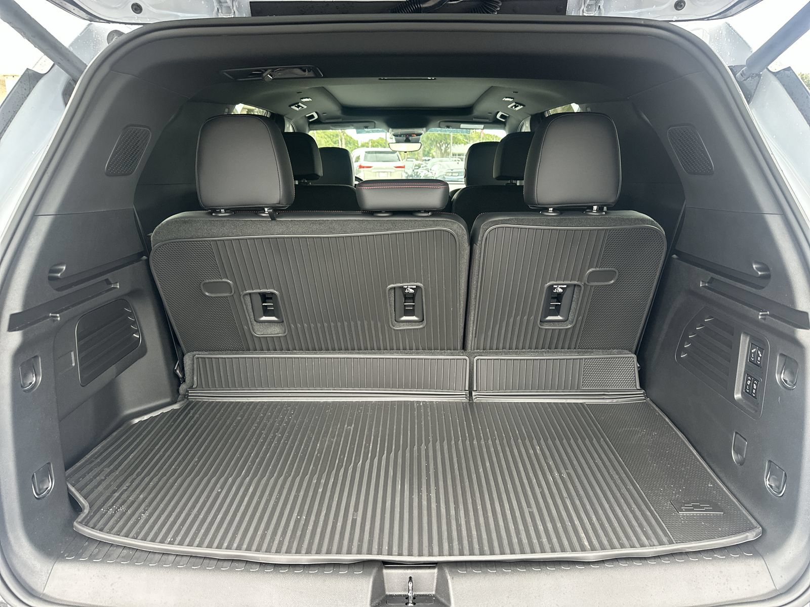 Used 2026 Chevrolet Traverse RS w/ LPO, Floor Liner Package FWD image 33