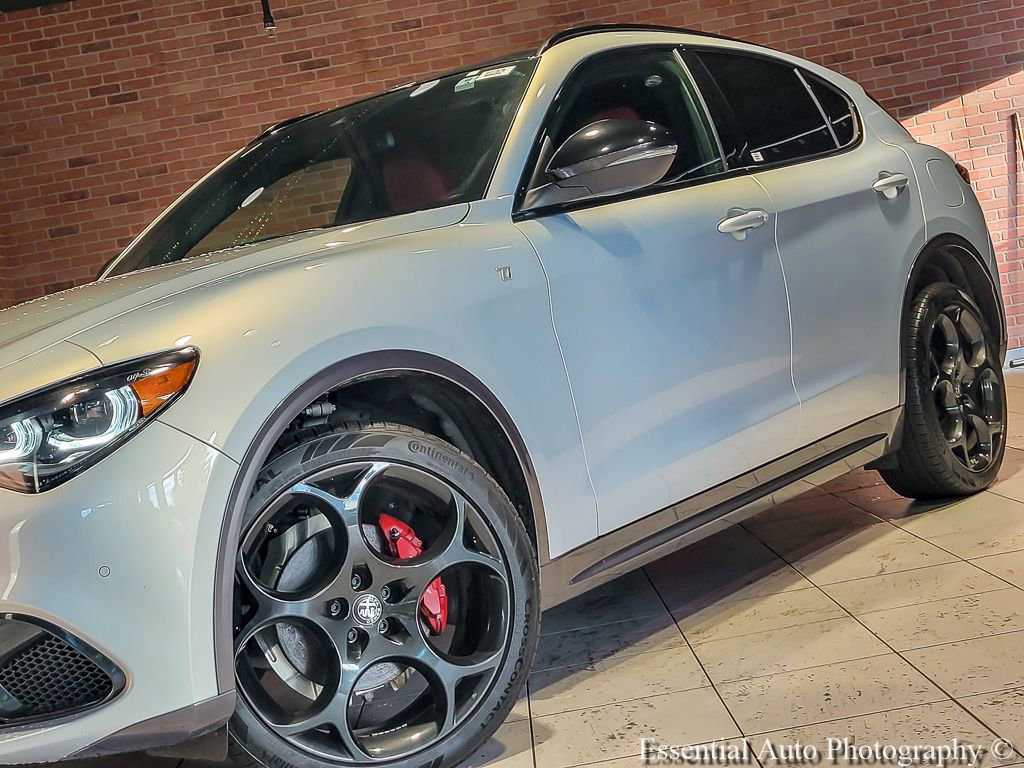 Used 2024 Alfa Romeo Stelvio Ti w/ Performance Driving Package AWD/4WD image 6