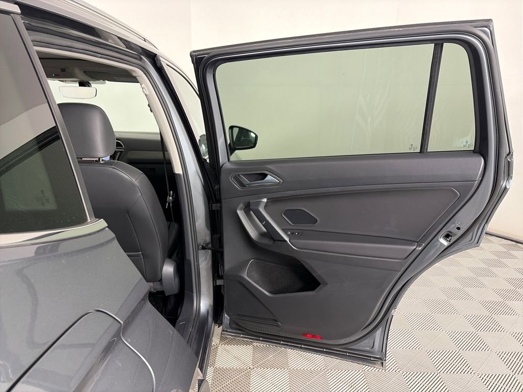 Used 2019 Volkswagen Tiguan SEL AWD/4WD image 28