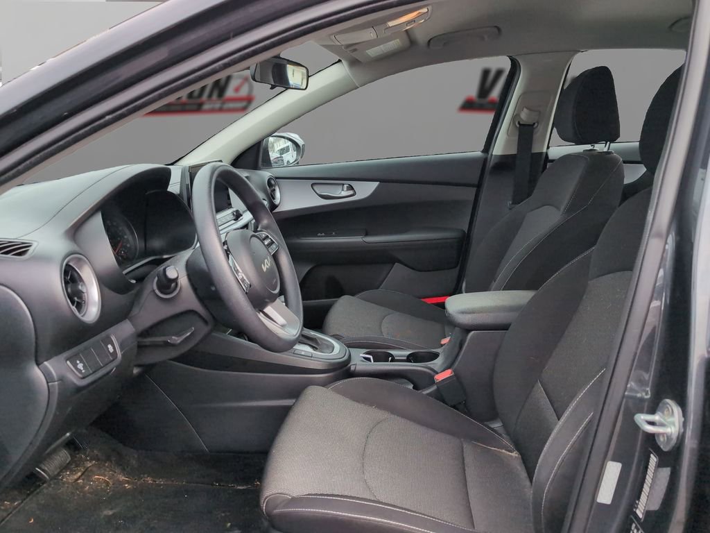Used 2022 Kia Forte LXS image 9