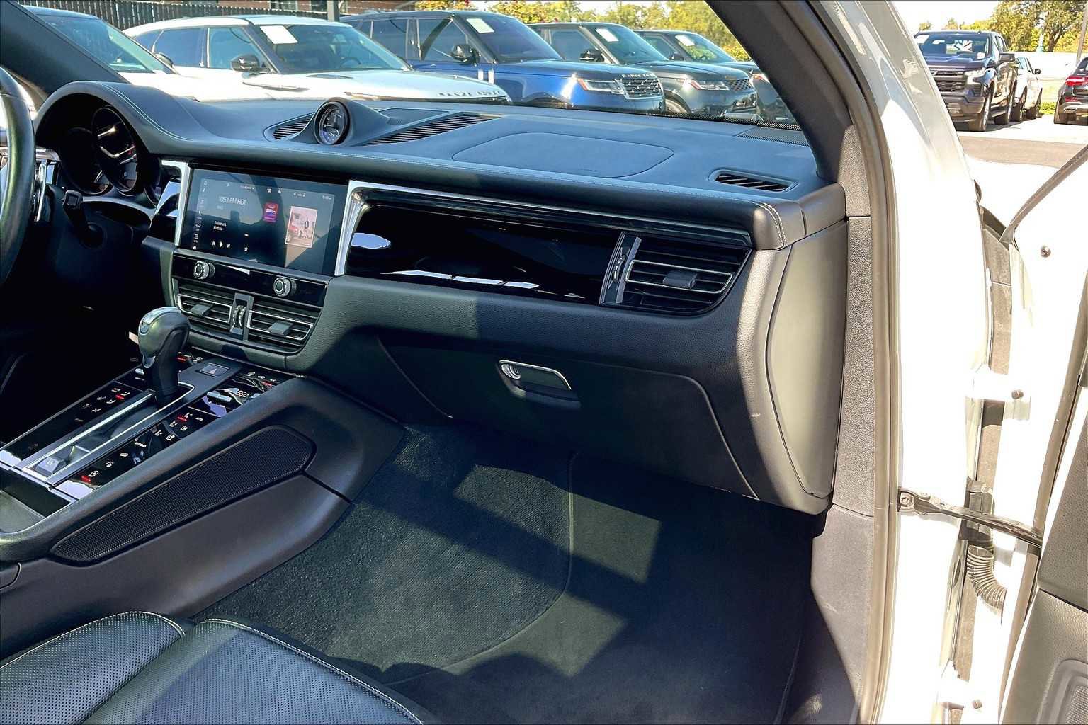 Used 2023 Porsche Macan image 19