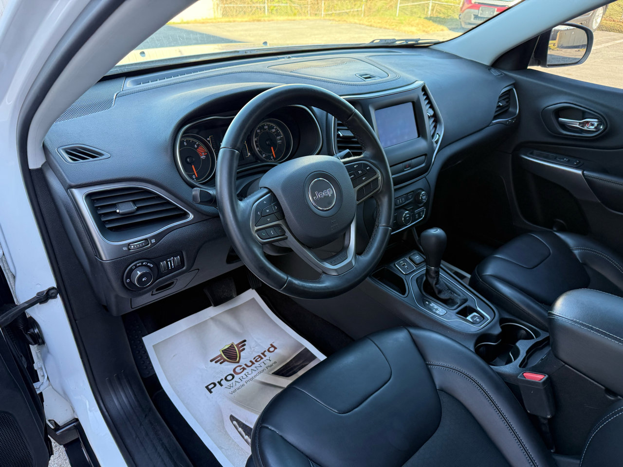 Used 2019 Jeep Cherokee Latitude Plus image 18