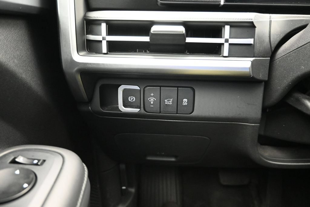 Used 2025 Hyundai Santa Fe SEL FWD image 18