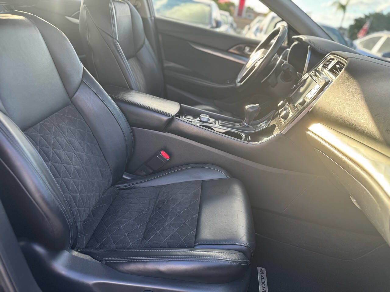 Used 2016 Nissan Maxima SR FWD image 11