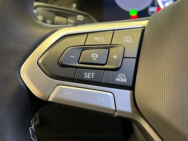 Certified 2025 Volkswagen Tiguan SE FWD image 21