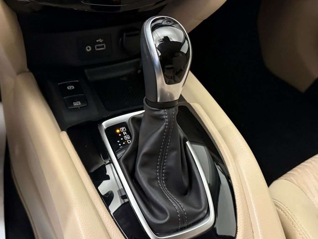 Used 2019 Nissan Rogue SV w/ Premium Package FWD image 27