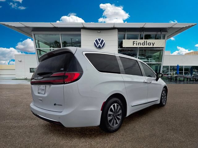 Used 2023 Chrysler Pacifica Limited FWD image 6