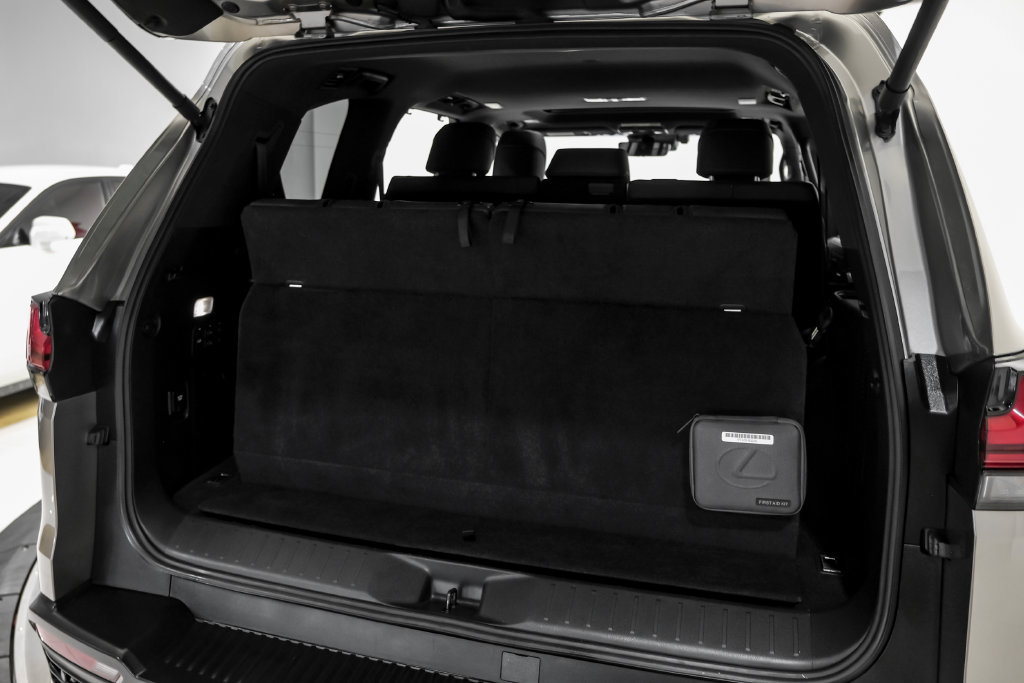 Used 2022 Lexus LX 600 4WD w/ Luxury Package image 56