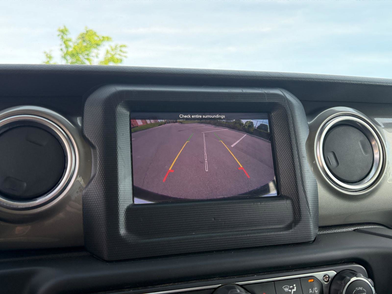 Used 2018 Jeep Wrangler Unlimited Sahara w/ Dual Top Group image 33