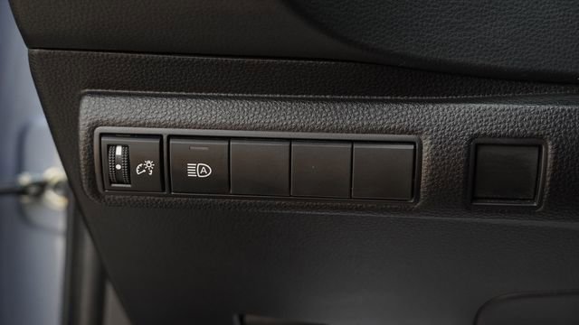Used 2024 Toyota Corolla SE w/ SE Premium Package image 19