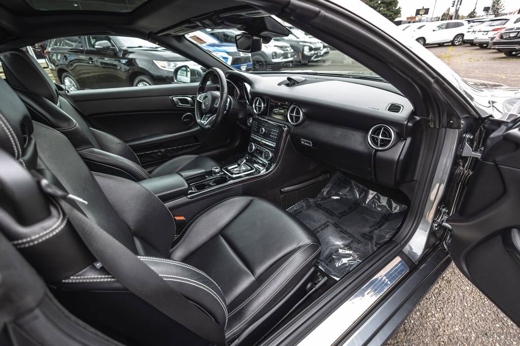 Used 2017 Mercedes-Benz SLC 300 image 27