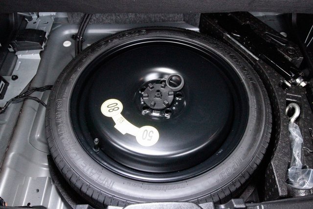 Certified 2025 Volvo XC40 B5 Plus image 38