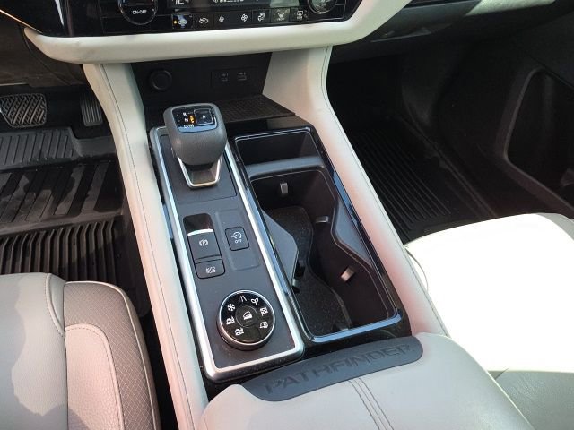 Used 2022 Nissan Pathfinder SL image 18