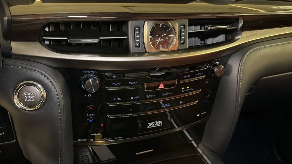Used 2018 Lexus LX 570 4WD w/ Luxury Package image 29