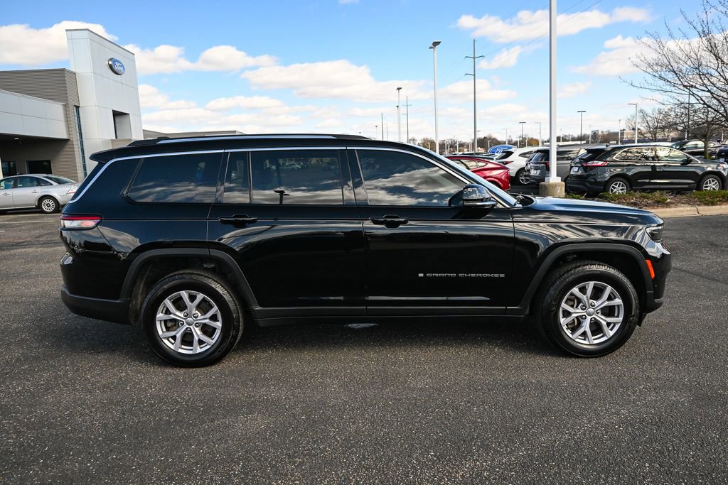 Used 2022 Jeep Grand Cherokee L Limited w/ Luxury Tech Group II image 3