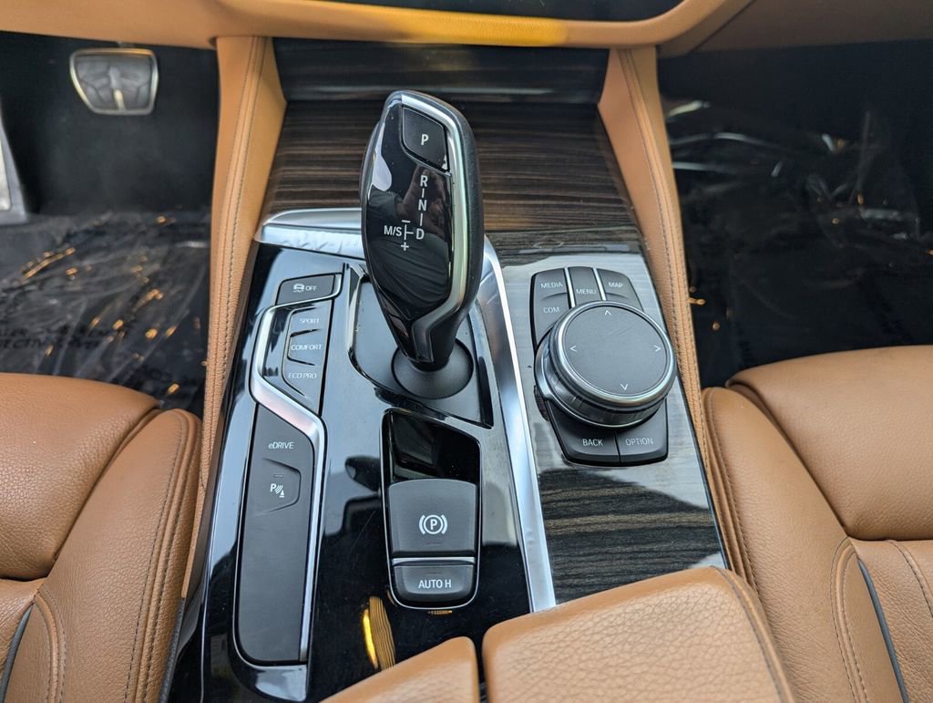 Used 2018 BMW 530e w/ M Sport Package 2 image 25