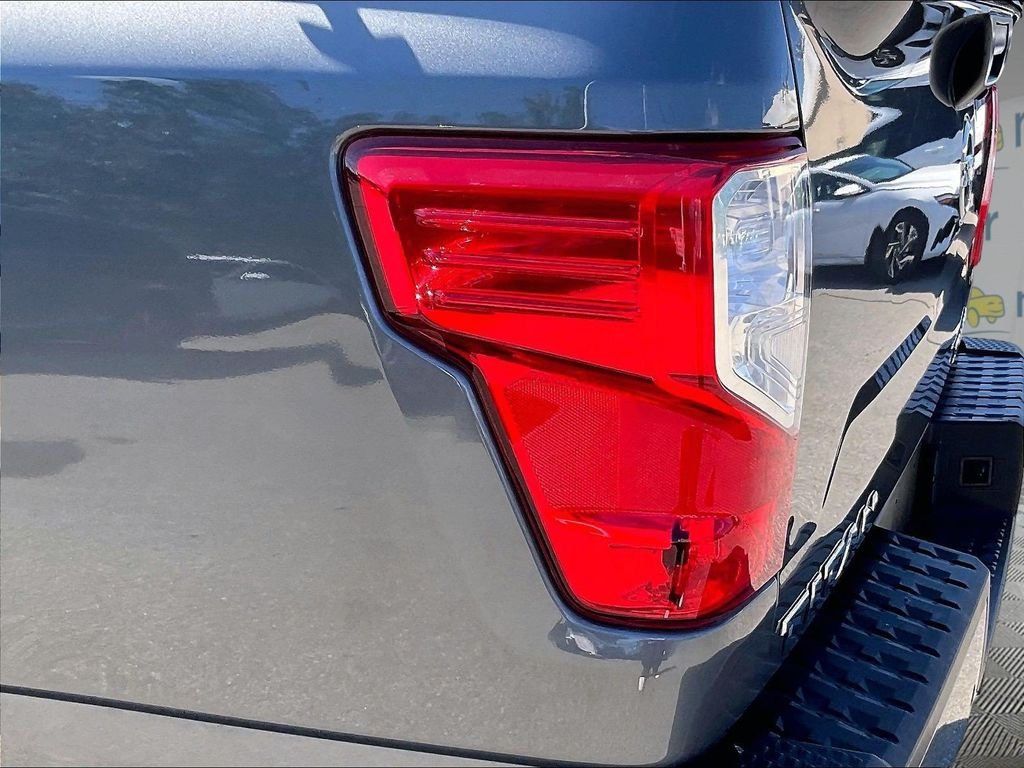 Used 2022 Nissan Titan SV w/ SV Convenience Package AWD/4WD image 32