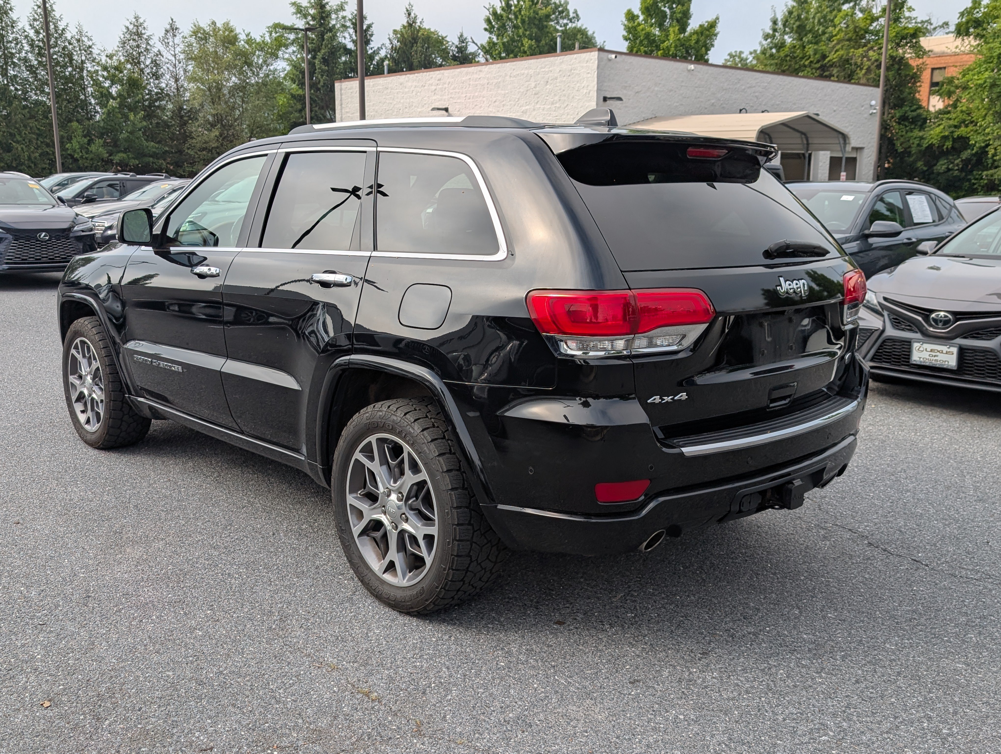 Used 2020 Jeep Grand Cherokee Overland AWD/4WD image 5