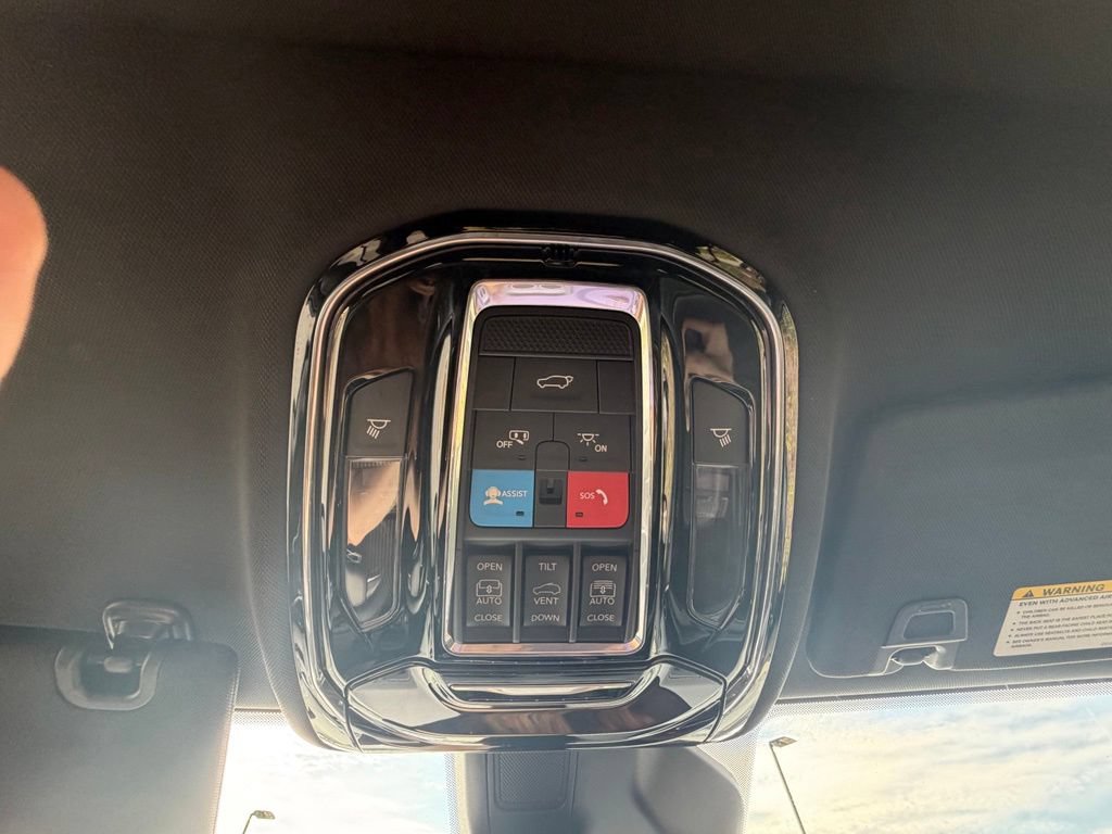 Used 2022 Jeep Grand Cherokee Overland AWD/4WD image 58