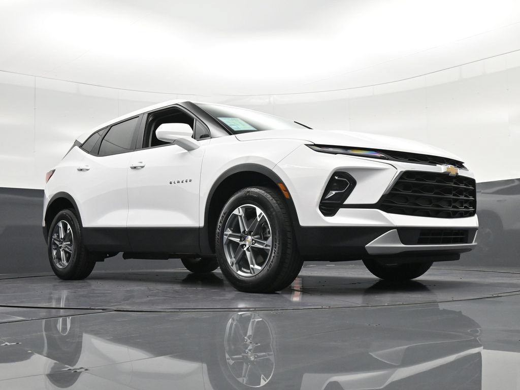 Used 2023 Chevrolet Blazer LT FWD image 32
